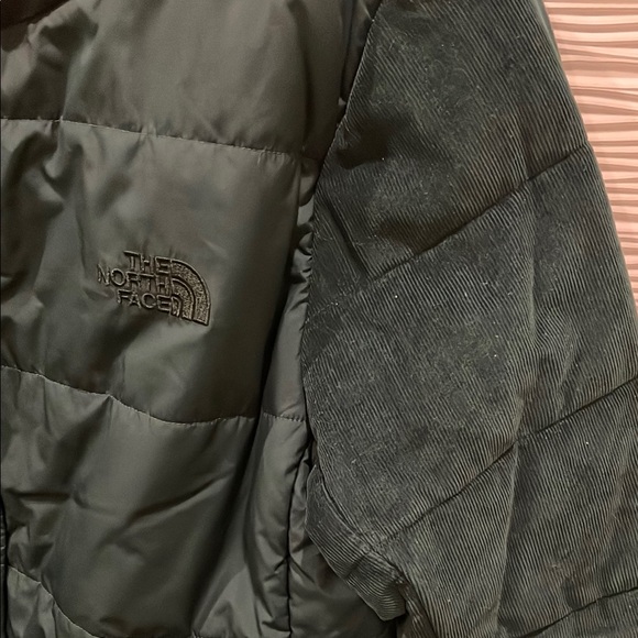The North Face Green Puffer Jacket with Quilted Design - Picture 2 of 4